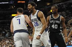 开云体育app-包含篮网B队绝杀独行侠，巴恩斯一己之力扛起全队的词条