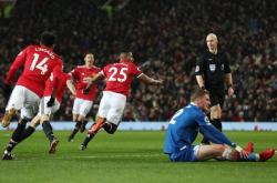 开云体育官网-瓦伦西亚绝地反击巴西，马夏尔惊艳世界