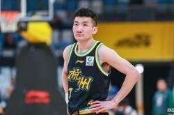 开云体育app-热火鏖战山东队，孙铭徽高光表现