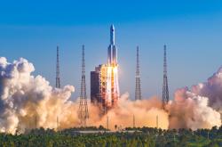 开云体育入口-伦敦的暗影，巴黎的黎明，一位塞内加尔后卫，如何用一粒头球撬动两大联赛的争冠天平