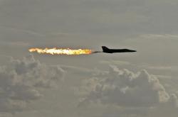 开云体育官网-冰火两重天，约基奇全能盛宴映衬尼克斯团队胜利，湖人深陷困境