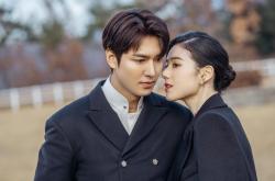 开云体育官网-从嘘声到掌声！爱德华兹36分演绎关键先生，浙江队打破NBA不可战胜神话