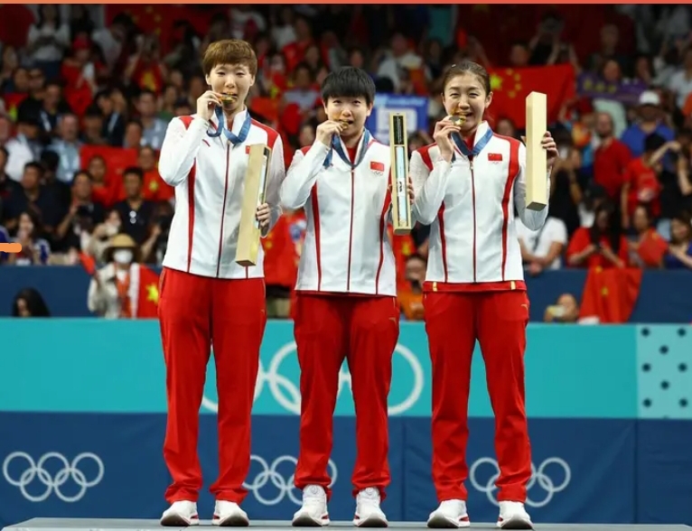 日本乒乓球队完胜法国乒乓球队，奥恰洛夫高光表现的简单介绍