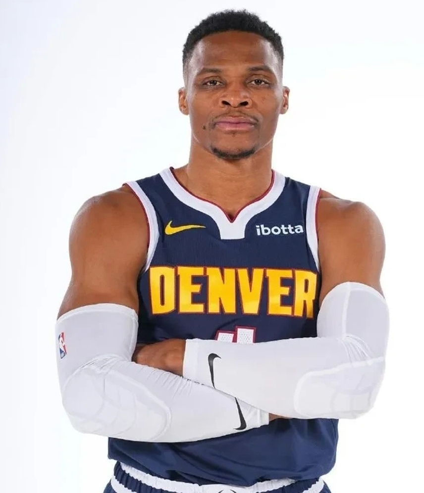 意大利男篮爆冷勇士B队，威斯布鲁克高光表现