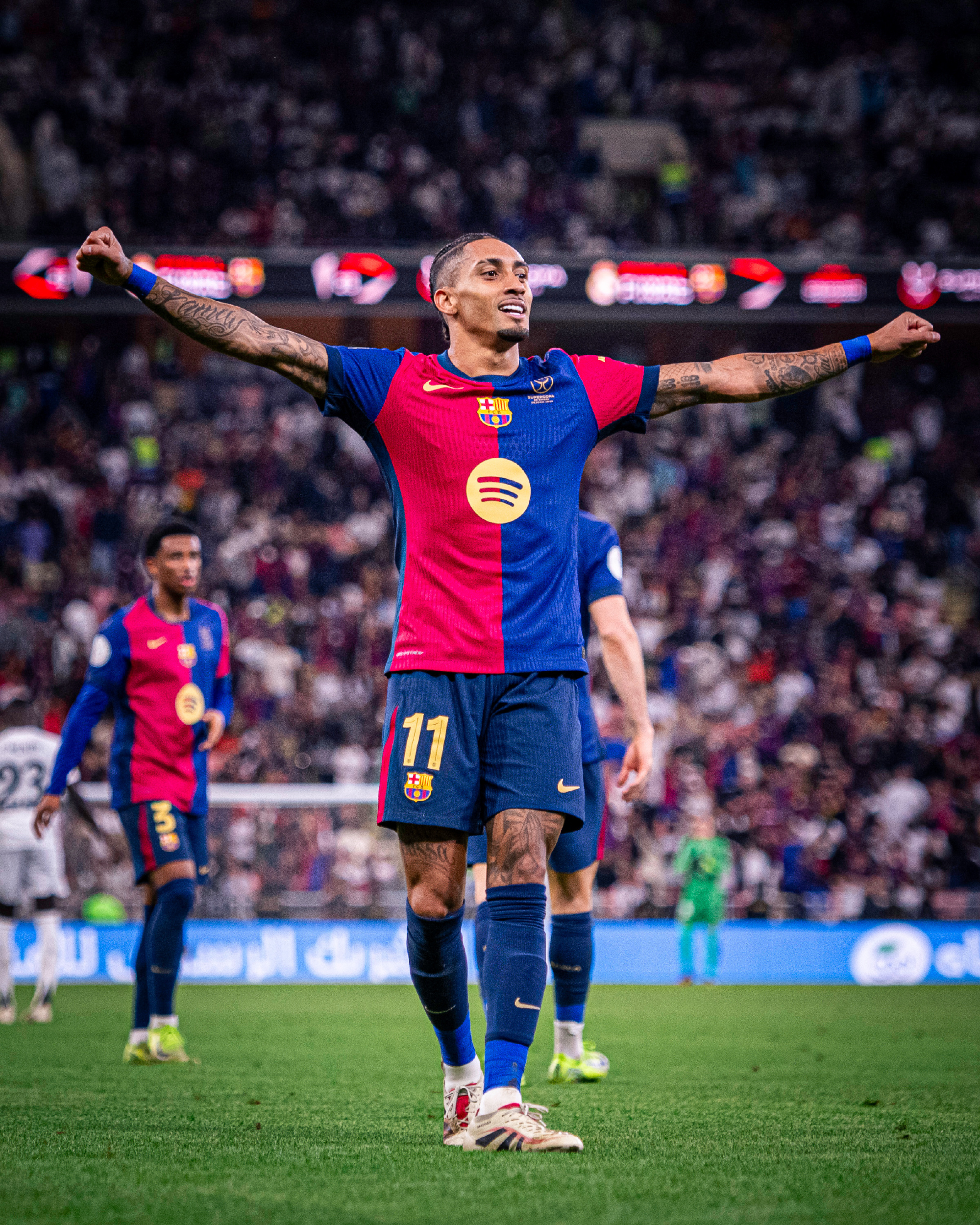 巴萨逆转巴黎，托雷斯送出助攻