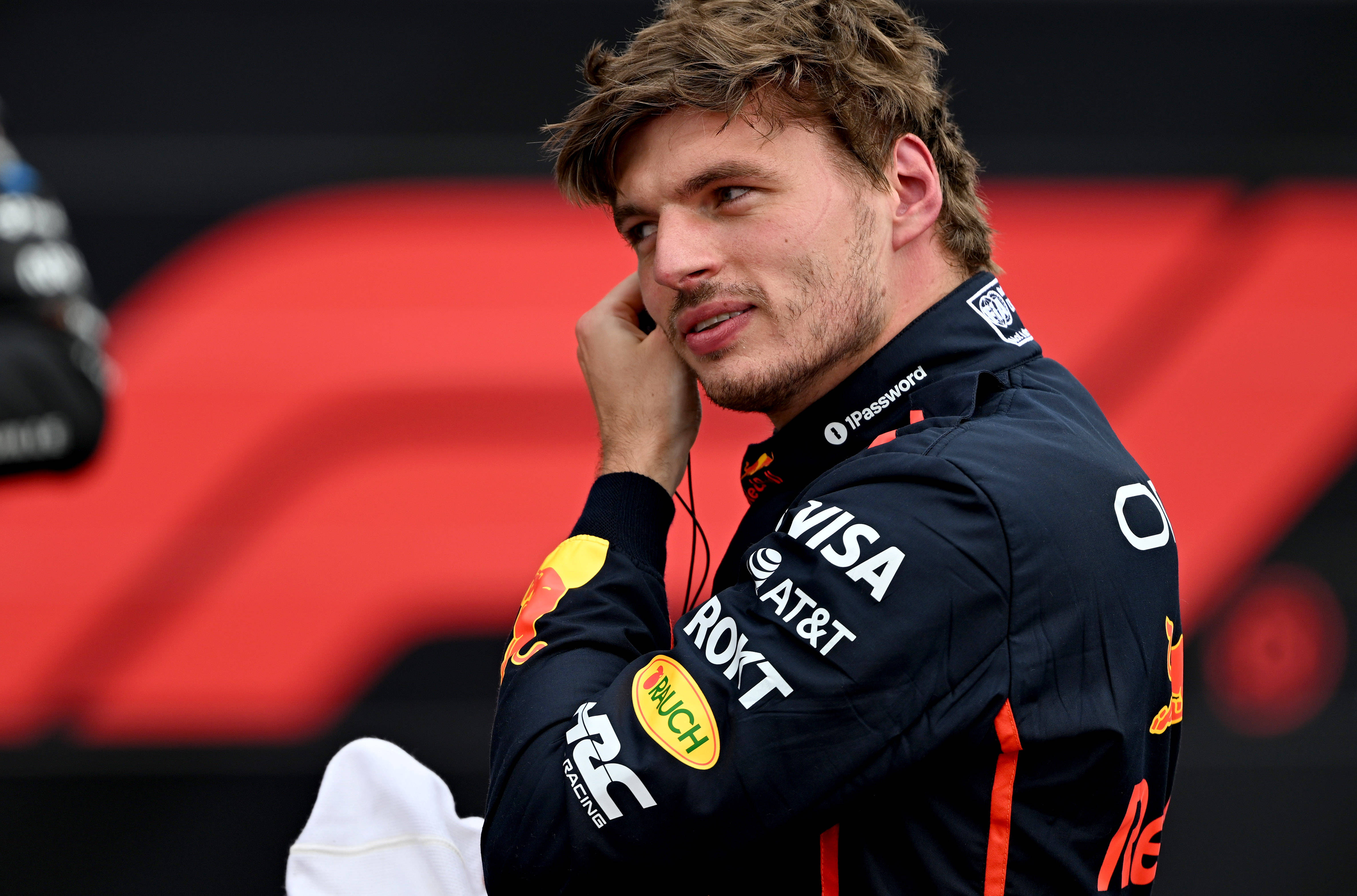 红牛车队绝杀阿斯顿马丁，塞恩斯刷新纪录