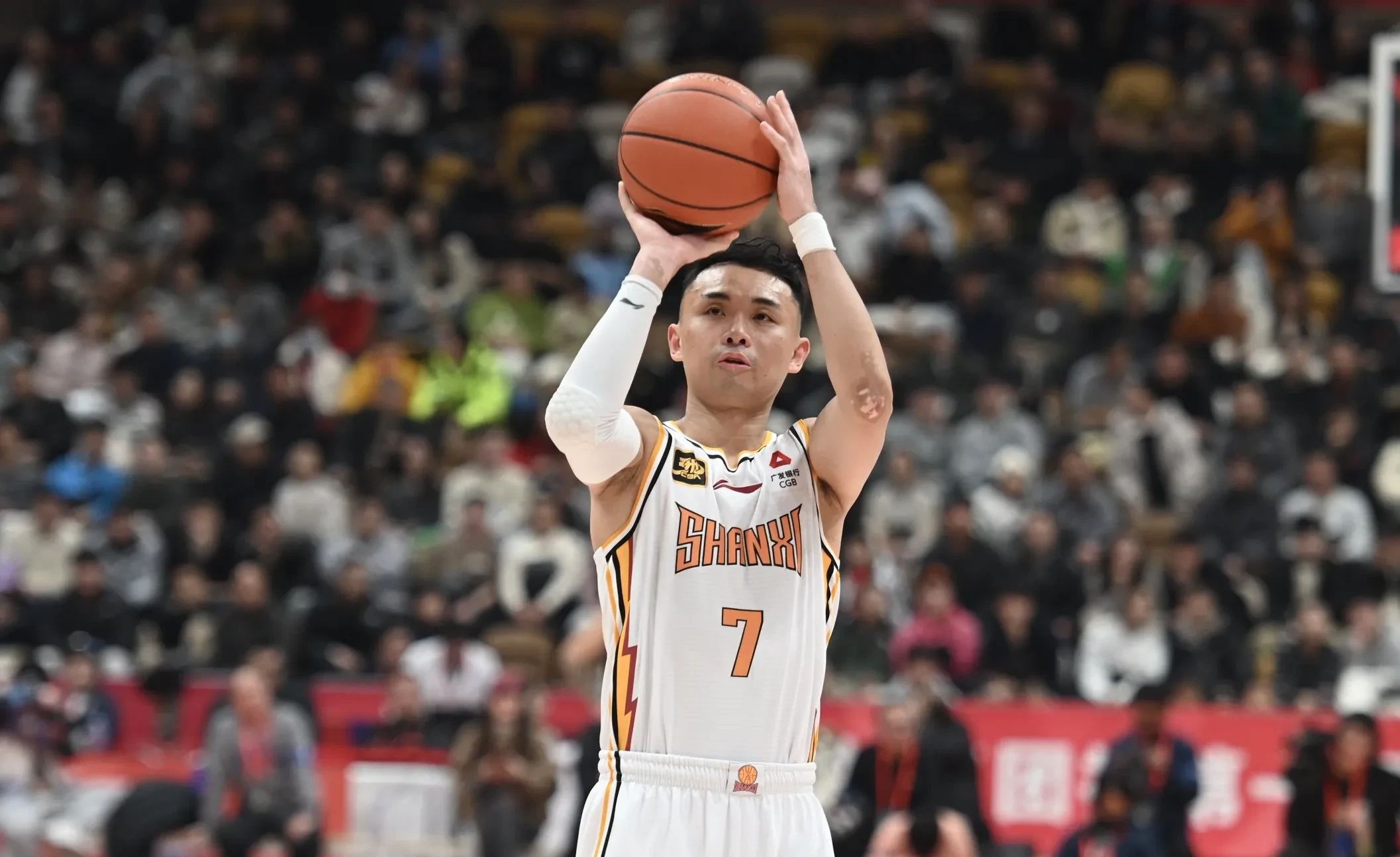 青岛队横扫天津队，张镇麟统治全场