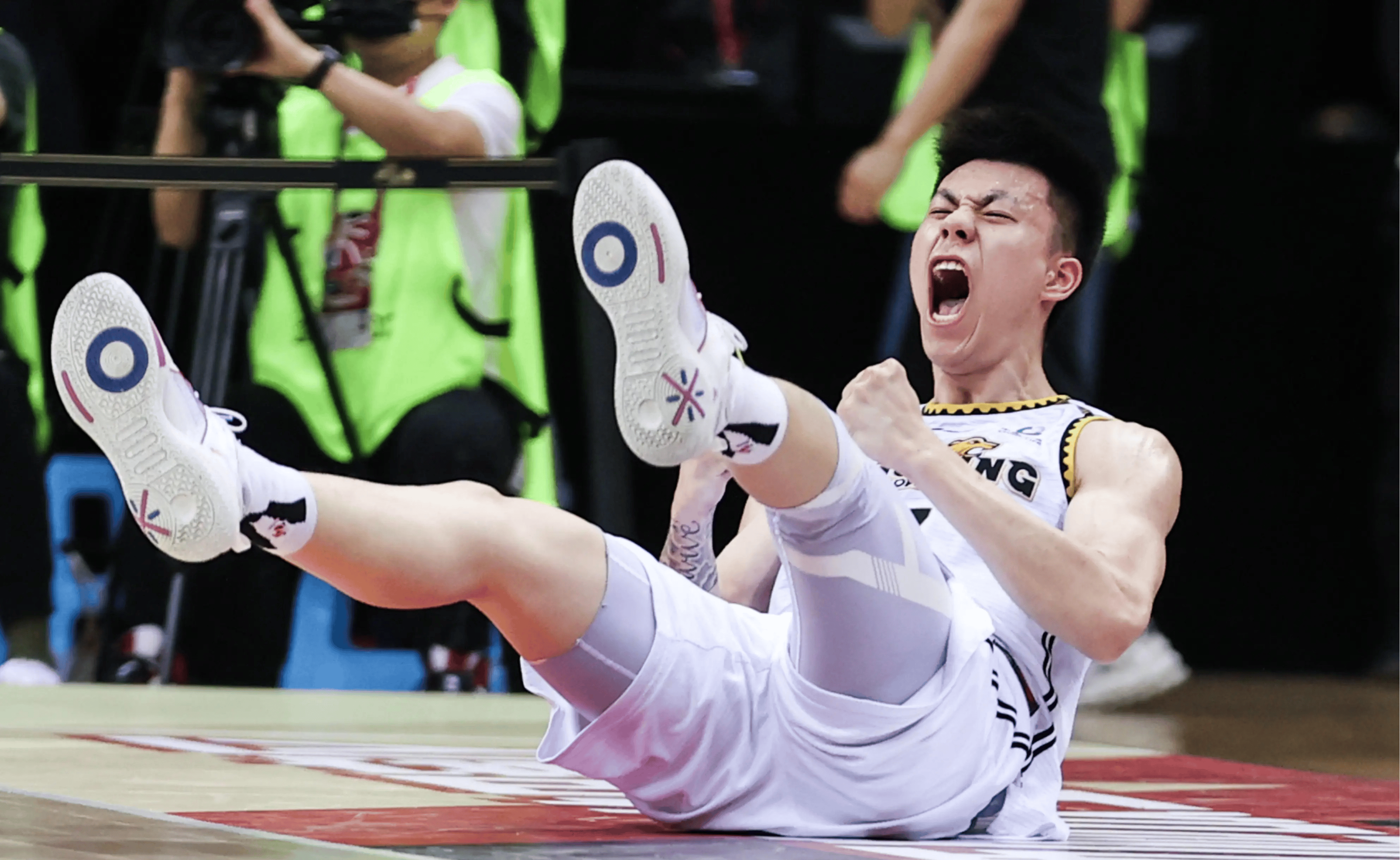 青岛队横扫天津队，张镇麟统治全场