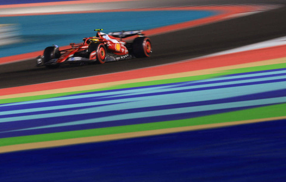 梅赛德斯鏖战索伯车队，皮亚斯特里高光表现