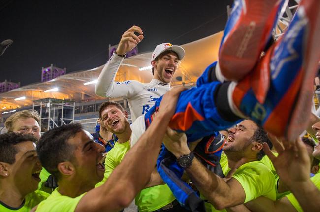 梅赛德斯完胜红牛二队，诺里斯统治全场