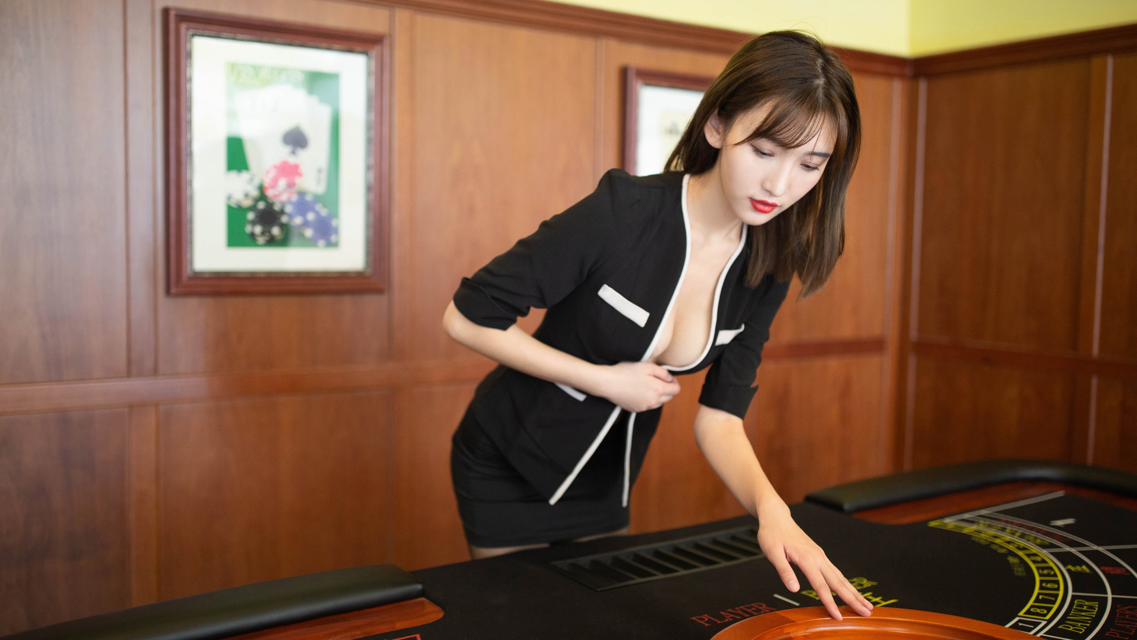 年度焦点之战之夜，霍勒迪用沉默的汗水，征服了所有喧嚣的质疑