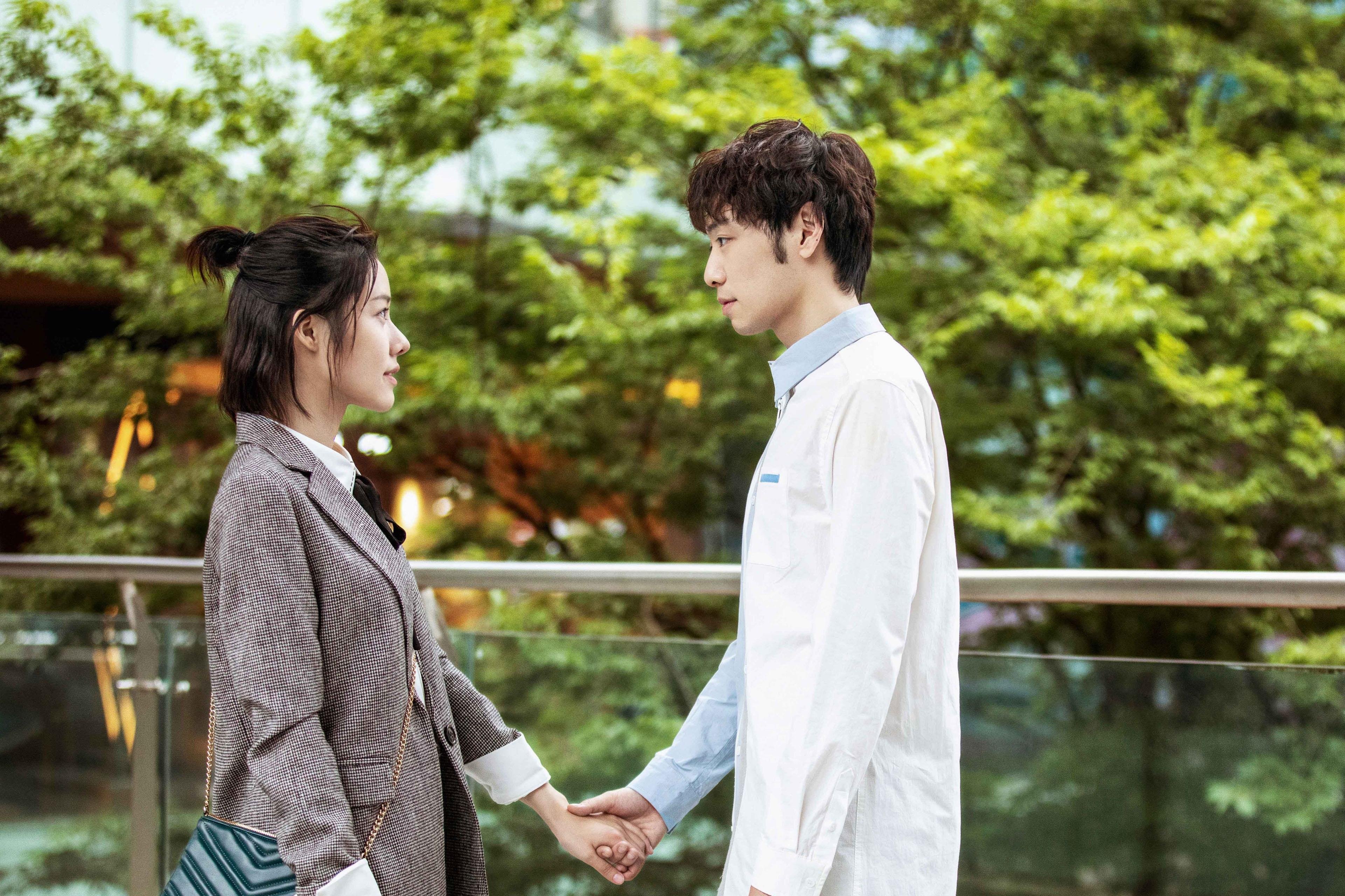 天山脚下起惊雷，太平洋西岸续传奇