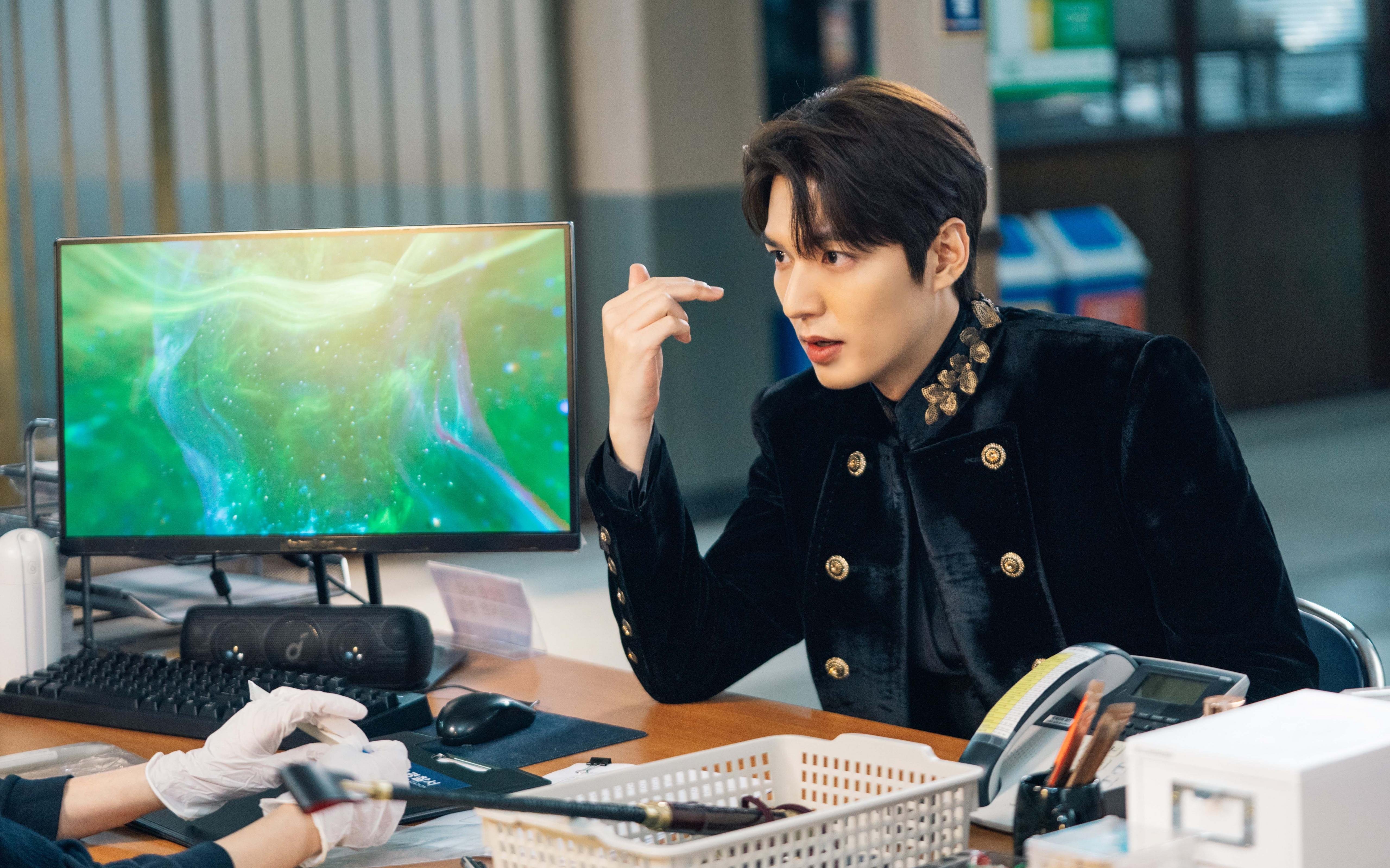 第四十八分钟,从2016年借来的答案